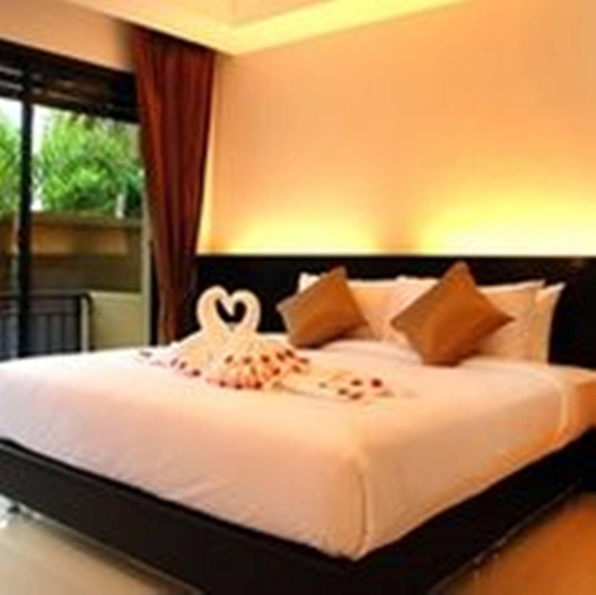 Phuket Naiyang Beach Hotel Sha Plus מראה חיצוני תמונה